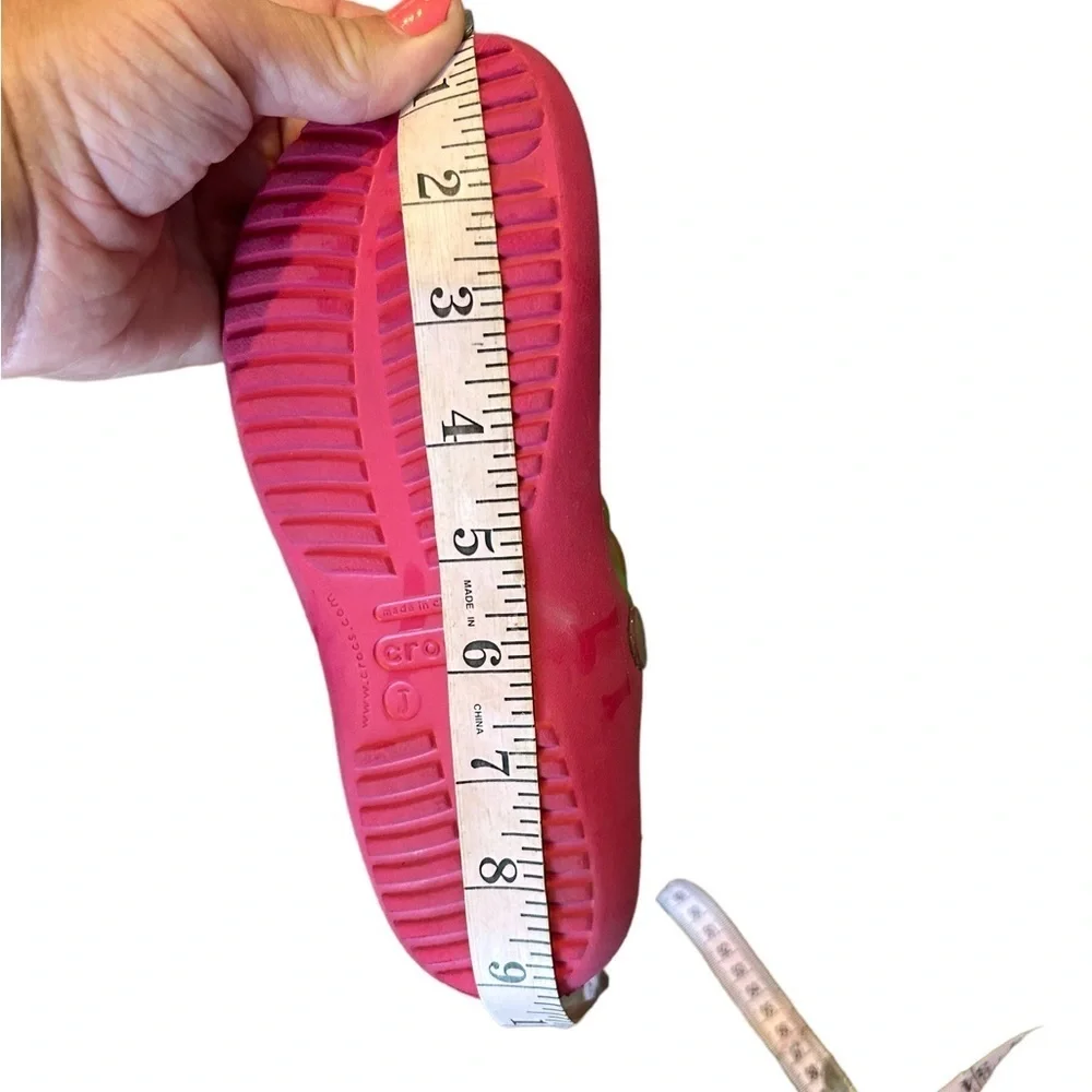 JUNIOR GIRLS CROCS FLIP FLOPS SANDALS (sz J3)